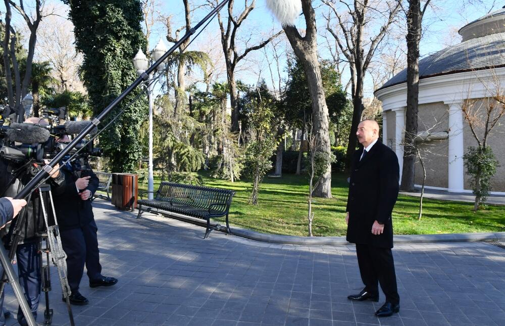 Президент Ильхам Алиев принял участие в открытии памятника меценату Гаджи Зейналабдину Тагиеву в Баку