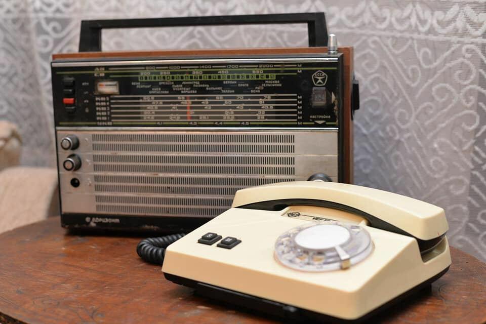 Макет дома в стиле 90-х установили в Ичеришехер