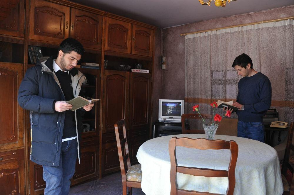 Макет дома в стиле 90-х установили в Ичеришехер