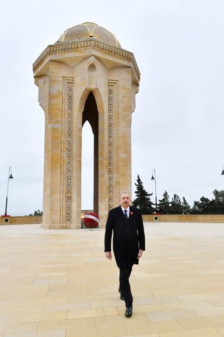 Президент Ильхам Алиев и Первая леди Мехрибан Алиева посетили Аллею шехидов в связи с 32-й годовщиной трагедии 20 Января