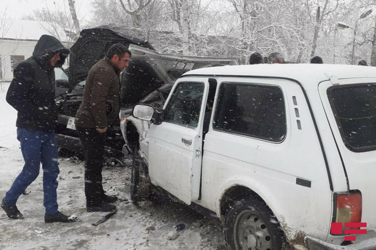 На Агсуинском перевале столкнулись около 10 автомобилей,