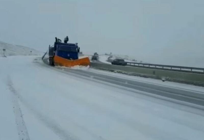 Восстановлено движение транспорта на дороге Баку-Шамахы-Евлах