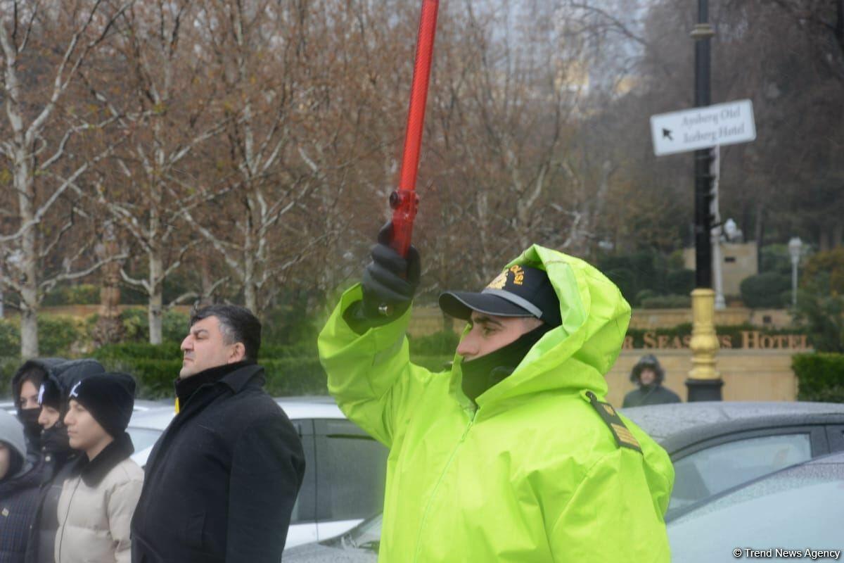 В Азербайджане память шехидов почтена минутой молчания