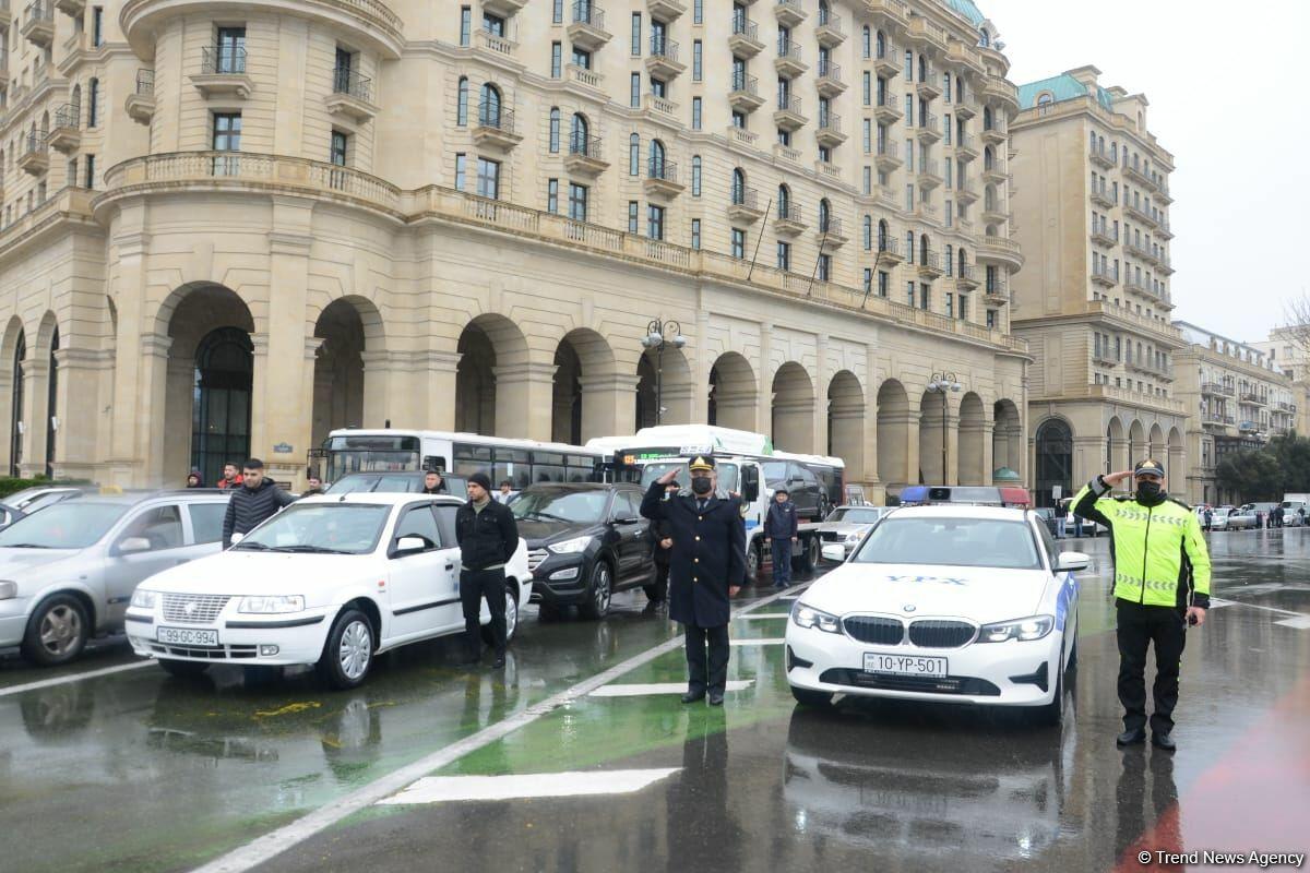 В Азербайджане память шехидов почтена минутой молчания
