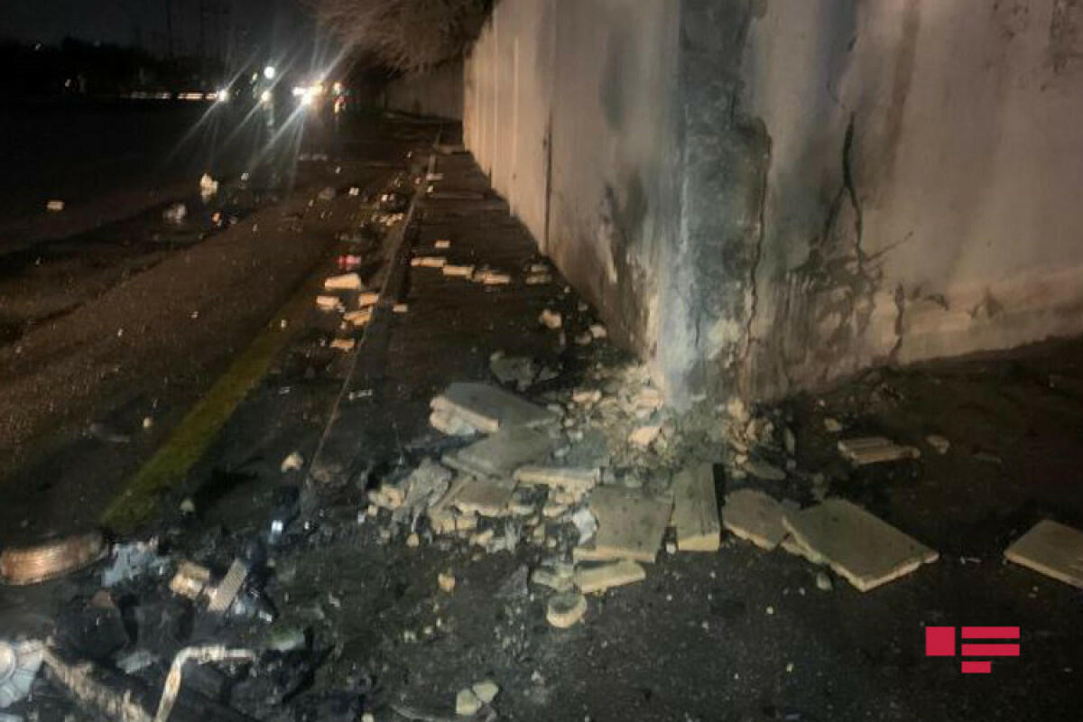 Тяжелое ДТП в Баку, есть погибший и пострадавшие