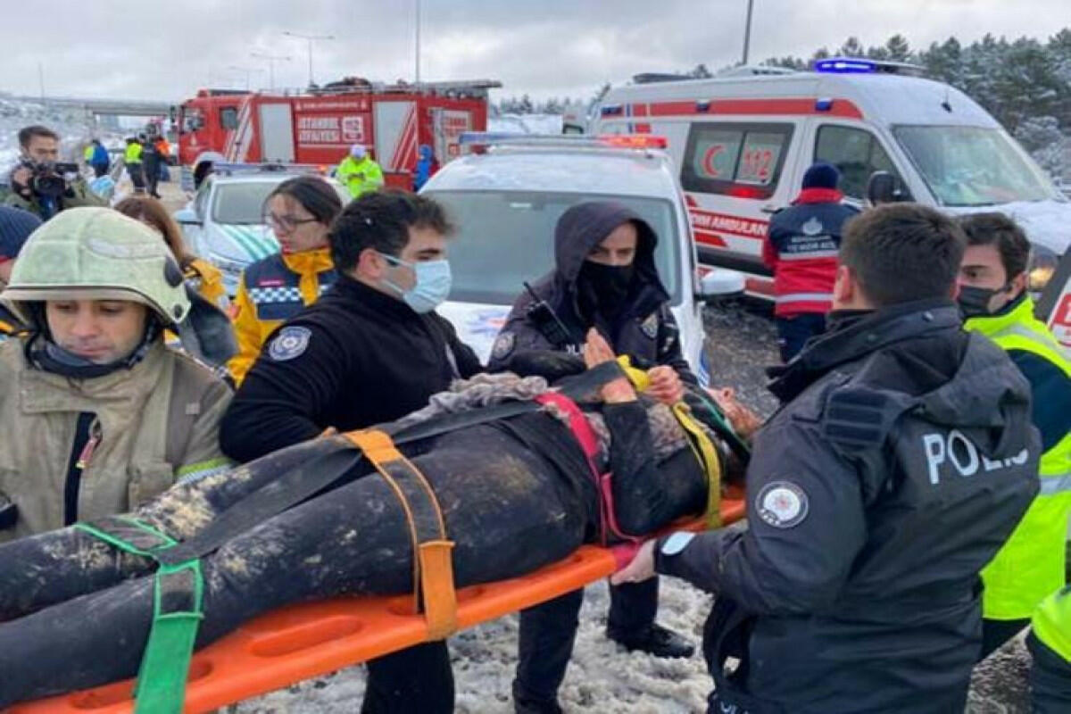 Жуткая авария в Стамбуле, автобус сорвался в пропасть