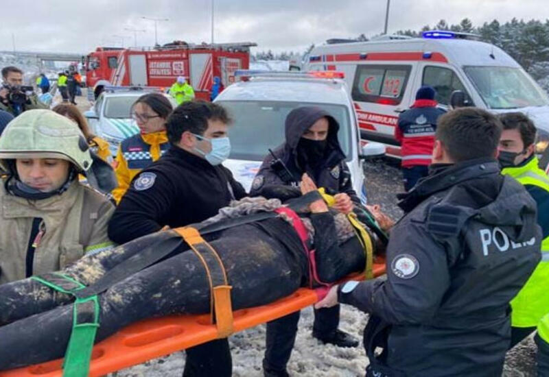 Жуткая авария в Стамбуле, автобус сорвался в пропасть