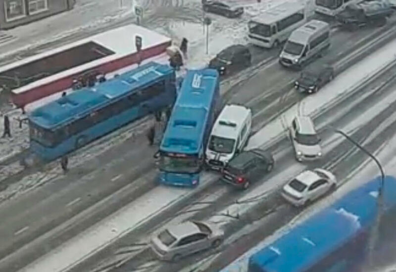Автобус с пассажирами попал в ДТП
