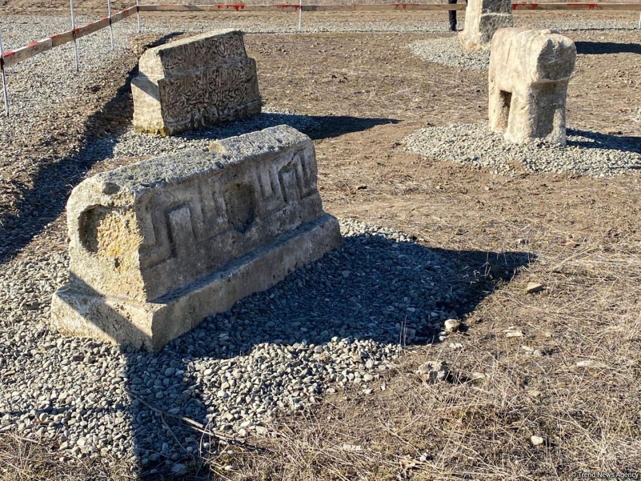 Разрушенные армянами памятники будут выставлены в Агдаме