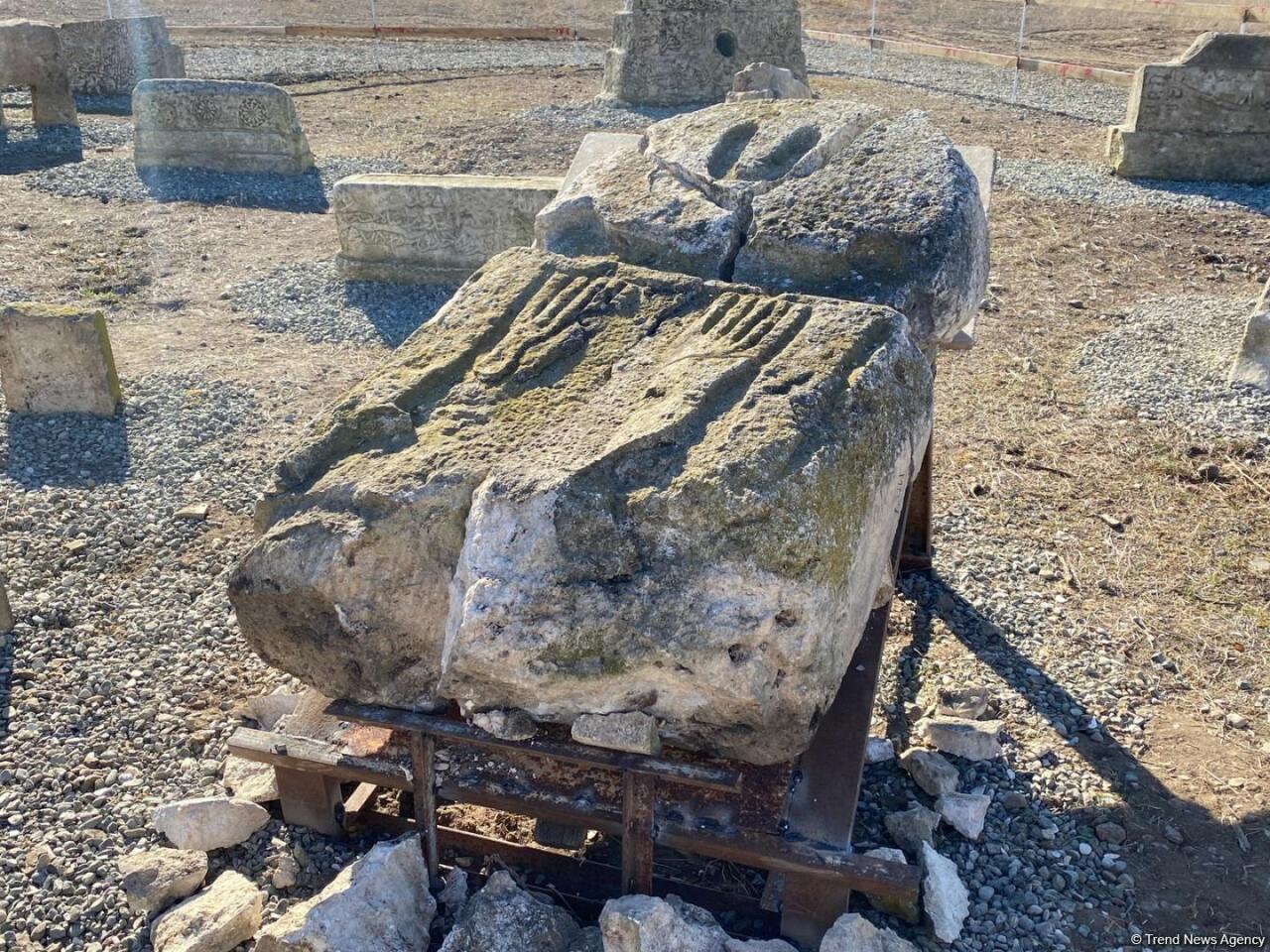 Разрушенные армянами памятники будут выставлены в Агдаме