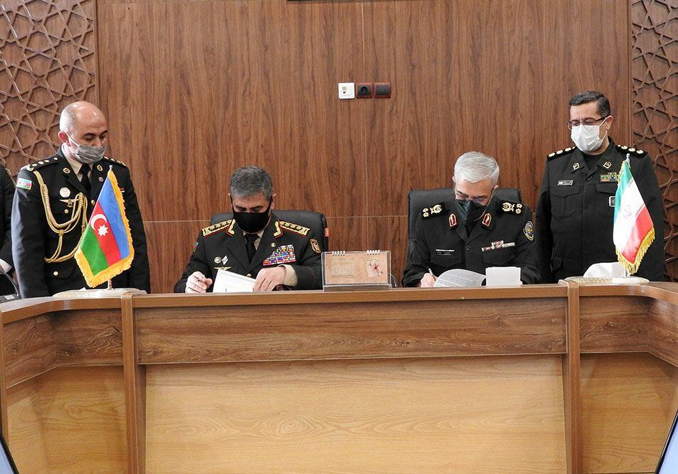 Закир Гасанов на встрече с начальником Генштаба ВС Ирана