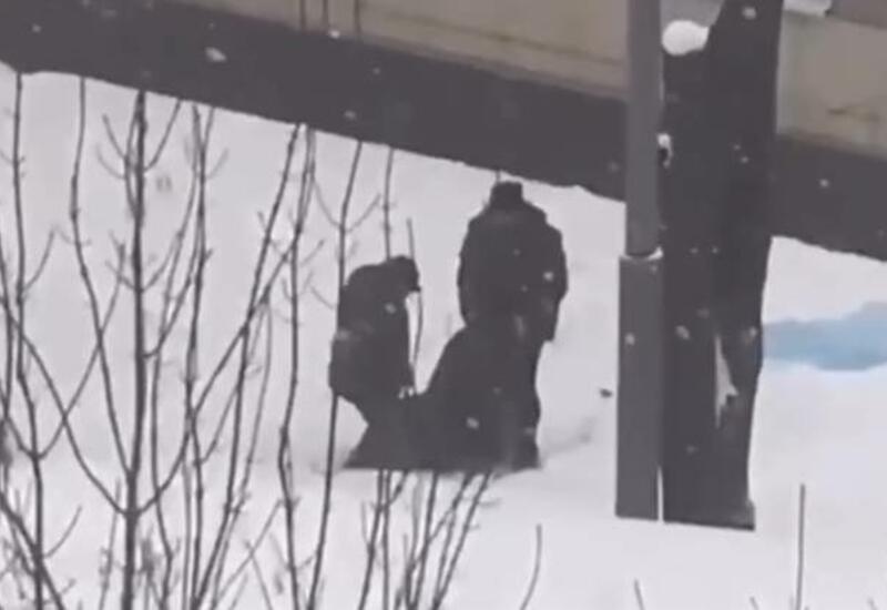 Женщина выпала из окна дома в Москве
