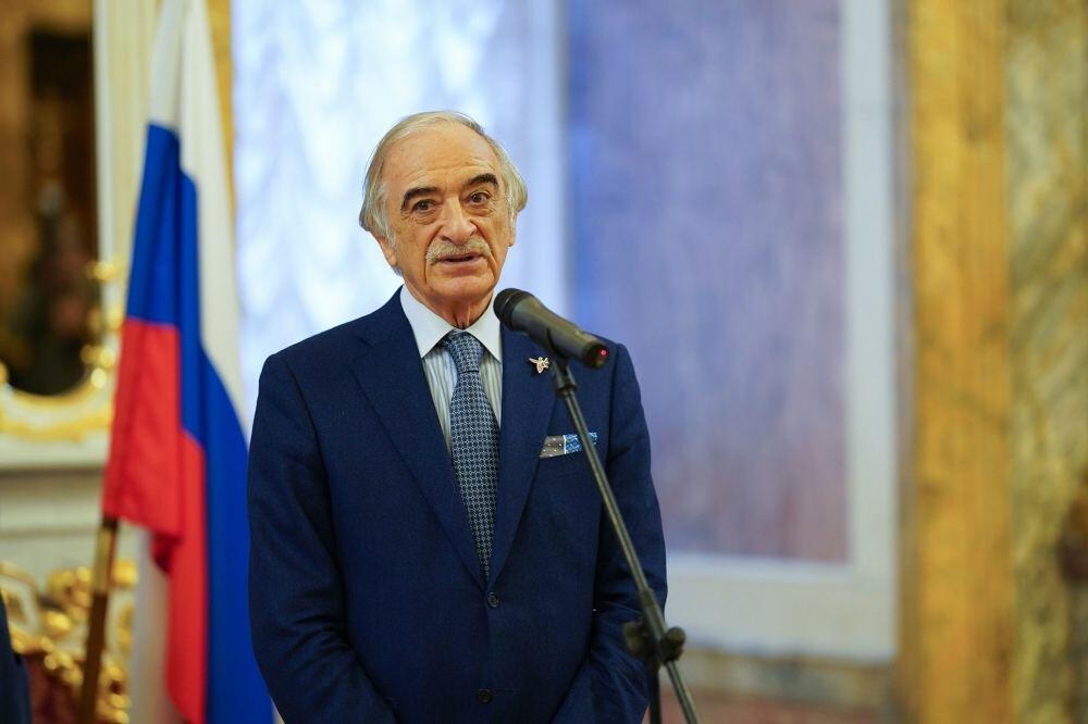 В Санкт-Петербурге открылась выставка «Семь красавиц», приуроченная к 880-летнему юбилею Низами Гянджеви, и состоялась закладка камня на месте будущего памятника Узеиру Гаджибейли