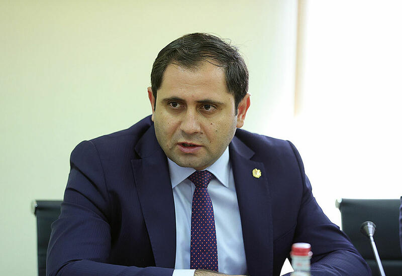 Министр обороны Армении проигнорировал журналистов