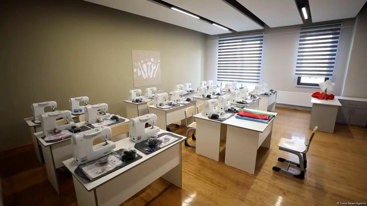 Жители поселка Бина выразили благодарность Президенту Ильхаму Алиеву и Первой леди Мехрибан Алиевой за создание Учебного и сервисного комплекса
