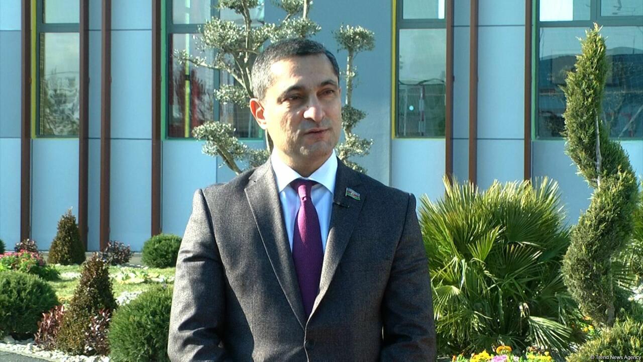 Жители поселка Бина выразили благодарность Президенту Ильхаму Алиеву и Первой леди Мехрибан Алиевой за создание Учебного и сервисного комплекса