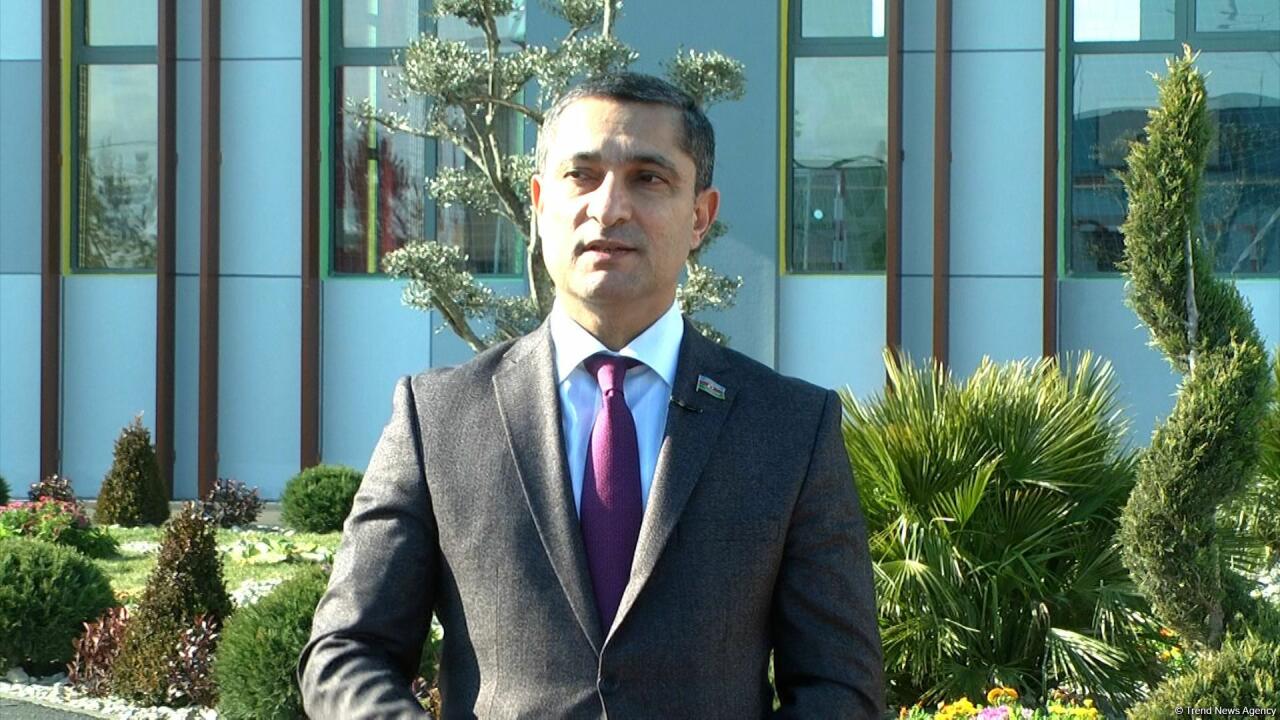 Жители поселка Бина выразили благодарность Президенту Ильхаму Алиеву и Первой леди Мехрибан Алиевой за создание Учебного и сервисного комплекса