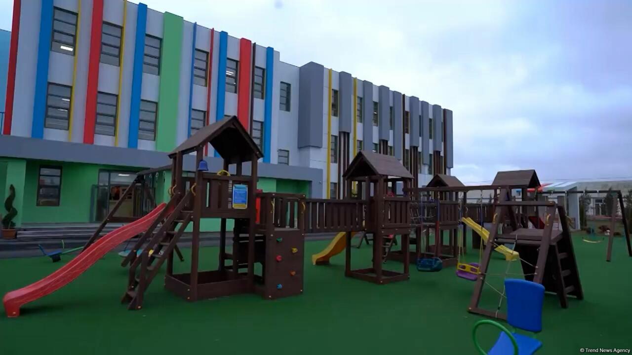 Жители поселка Бина выразили благодарность Президенту Ильхаму Алиеву и Первой леди Мехрибан Алиевой за создание Учебного и сервисного комплекса