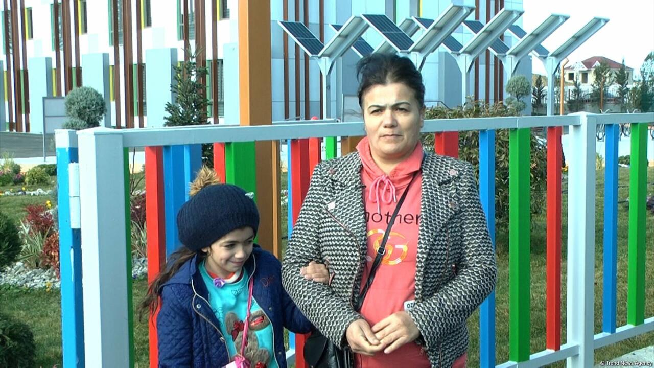 Жители поселка Бина выразили благодарность Президенту Ильхаму Алиеву и Первой леди Мехрибан Алиевой за создание Учебного и сервисного комплекса