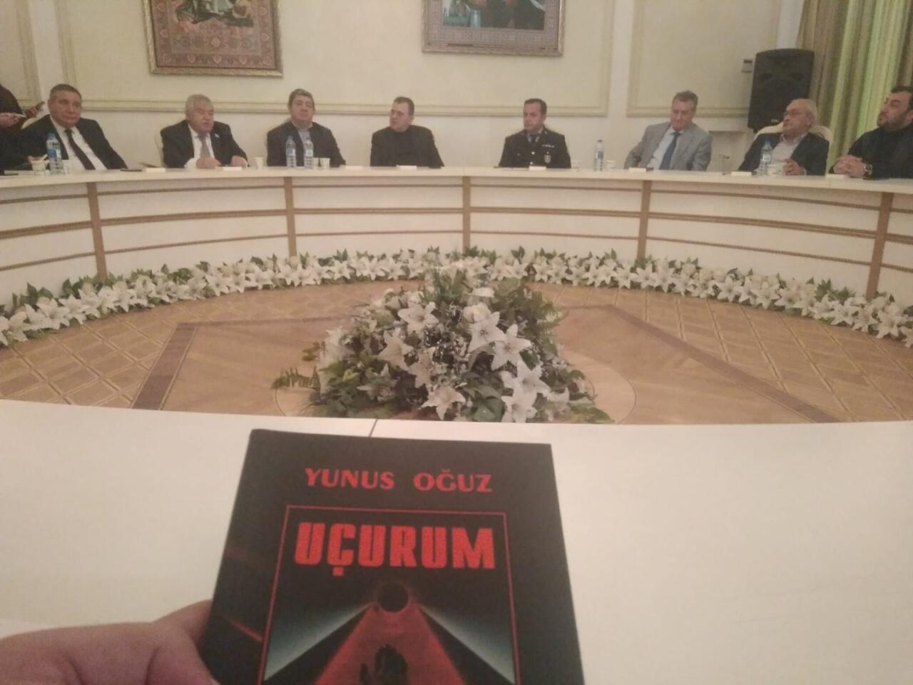 В Союзе писателей Азербайджана состоялась презентация романа Юнуса Огуза "Uçurum"