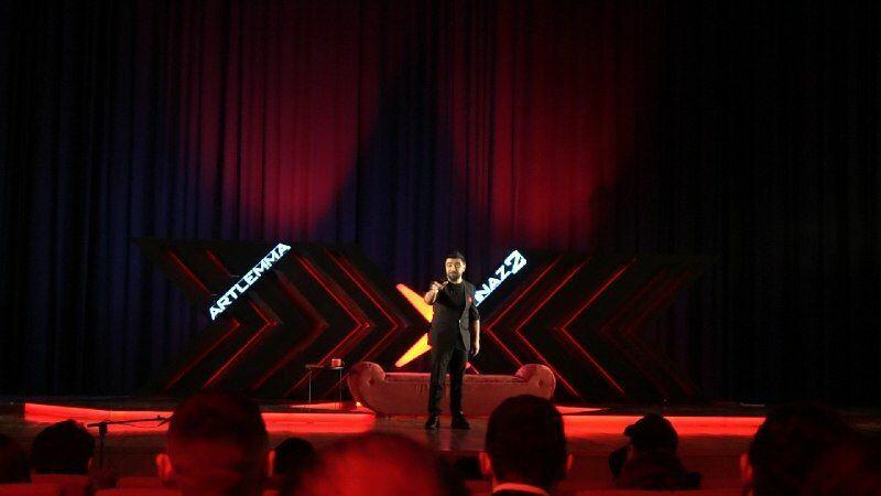 Фярда Амин представил в киноцентре "Низами" стендап-шоу Selfinaz 2