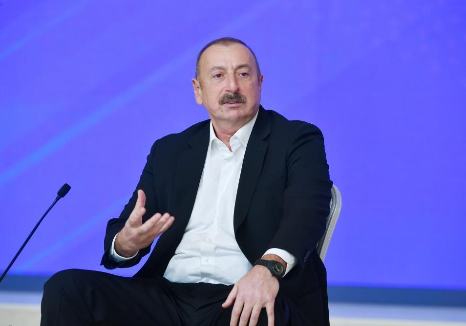 Президент Ильхам Алиев принял участие в Молодежном форуме, посвященном 25-летию Дня азербайджанской молодежи