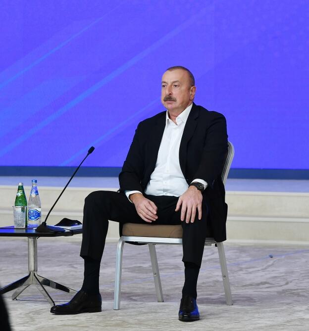 Президент Ильхам Алиев принял участие в Молодежном форуме, посвященном 25-летию Дня азербайджанской молодежи