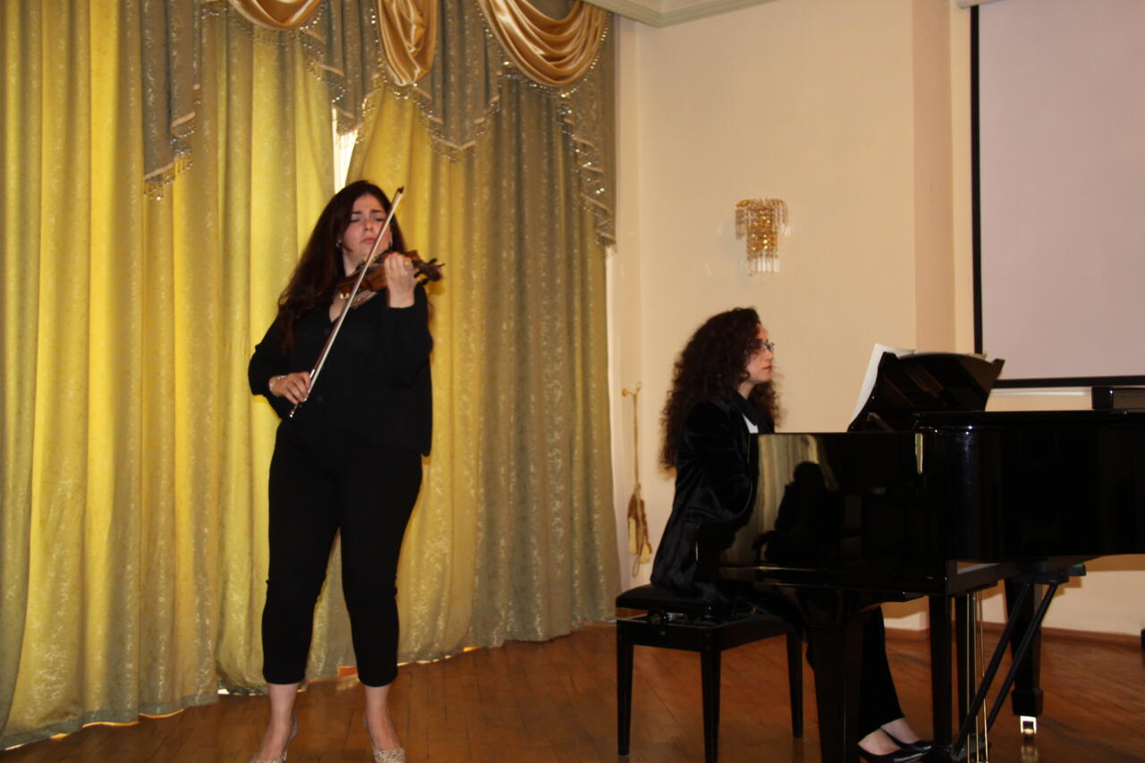 В Союзе композиторов отметили юбилей заслуженного деятеля искусств Эльмиры Абасовой