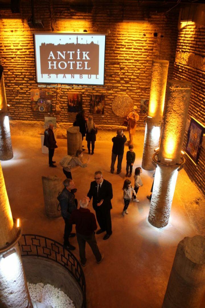 Картины Нурланы Гаджиевой представлены в Стамбуле