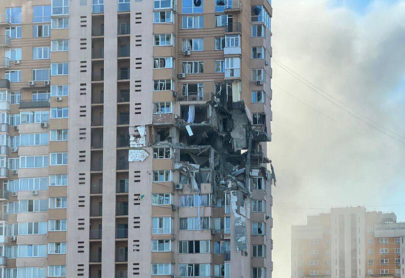 Удар по Киеву: ракета попала в многоэтажку