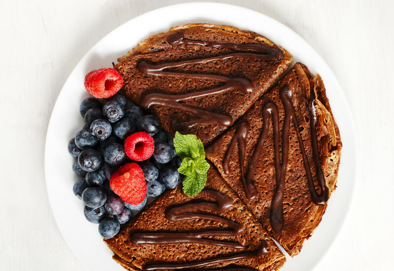 Готовим шоколадный блинный торт на Масленицу: