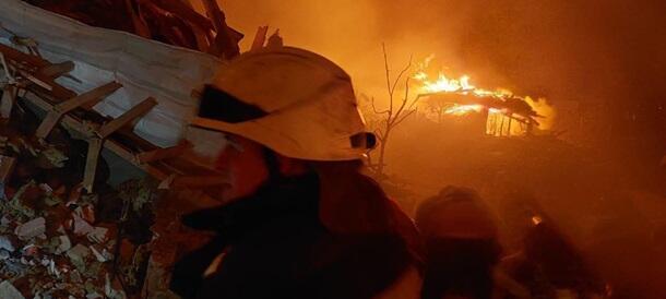 Ракетный удар по украинскому Житомиру: под завалами люди