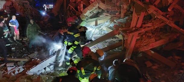 Ракетный удар по украинскому Житомиру: под завалами люди