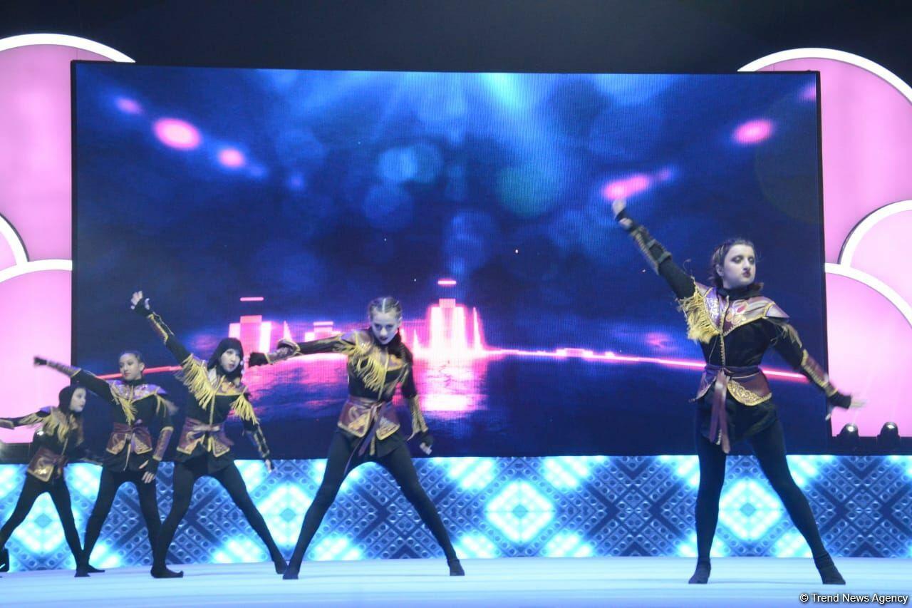 В Баку состоялась торжественная церемония открытия Чемпионата мира по акробатической гимнастике
