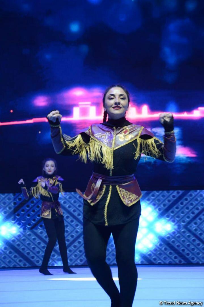В Баку состоялась торжественная церемония открытия Чемпионата мира по акробатической гимнастике