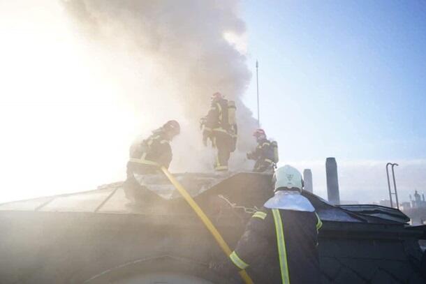 На киевском Подоле после обстрела произошел пожар