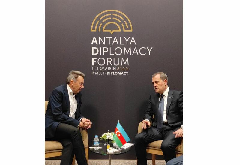 Джейхун Байрамов и президент МККК обсудили без вести пропавших азербайджанцев