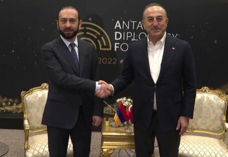 В Анталье прошла встреча глав МИД Турции и Армении