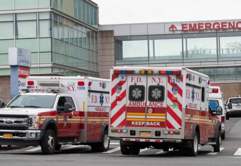 В США автомобиль въехал в террасу ресторана,