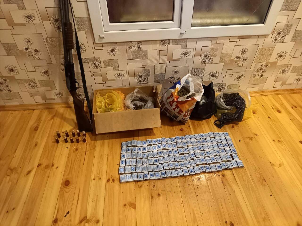 У бывшего заключенного обнаружили наркотики и оружие