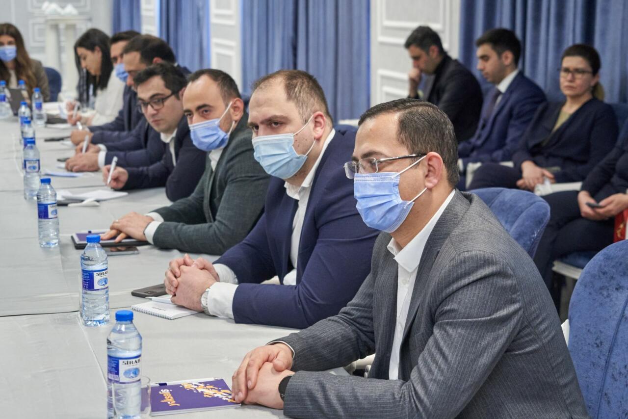 Şahmar Mövsümov “Yüksəliş” müsabiqəsinin qalibləri ilə görüş keçirib