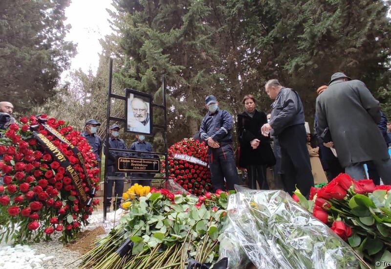 Рустам Ибрагимбеков похоронен на I Аллее почетного захоронения в Баку
