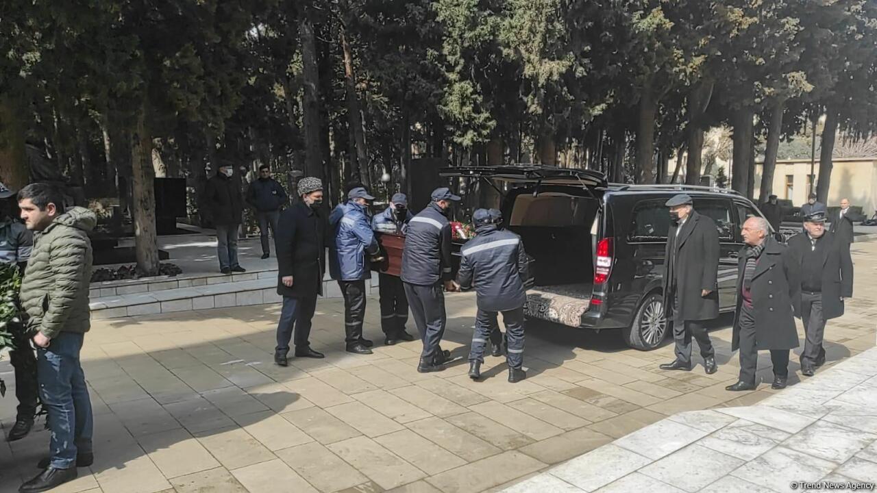 Рустам Ибрагимбеков похоронен на I Аллее почетного захоронения в Баку
