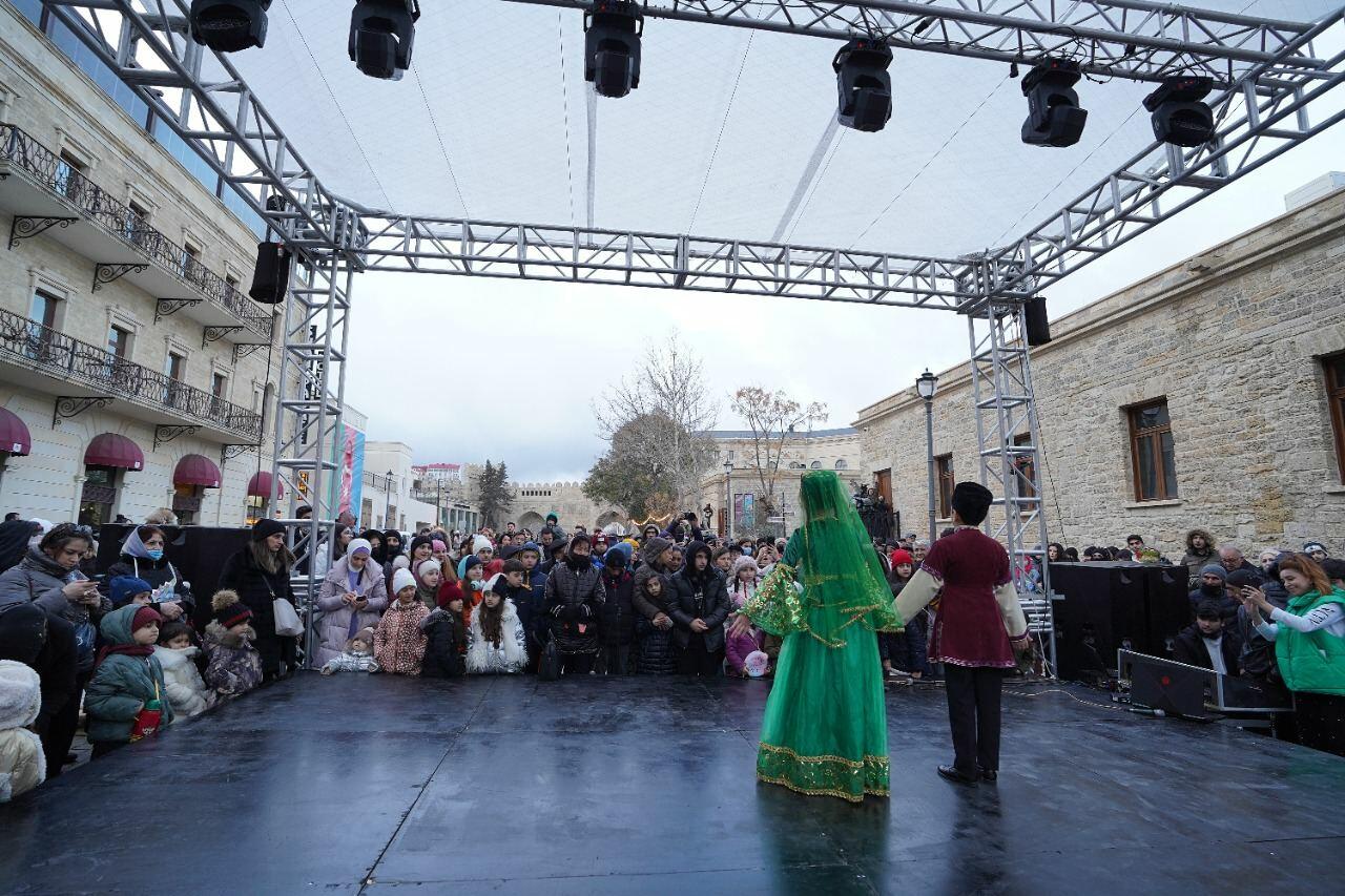 В заповедниках Ичеришехер и Гала проводятся семейные дни праздника Новруз