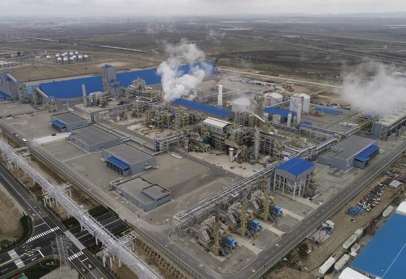 Азербайджан впервые экспортировал карбамидные удобрения в Индию