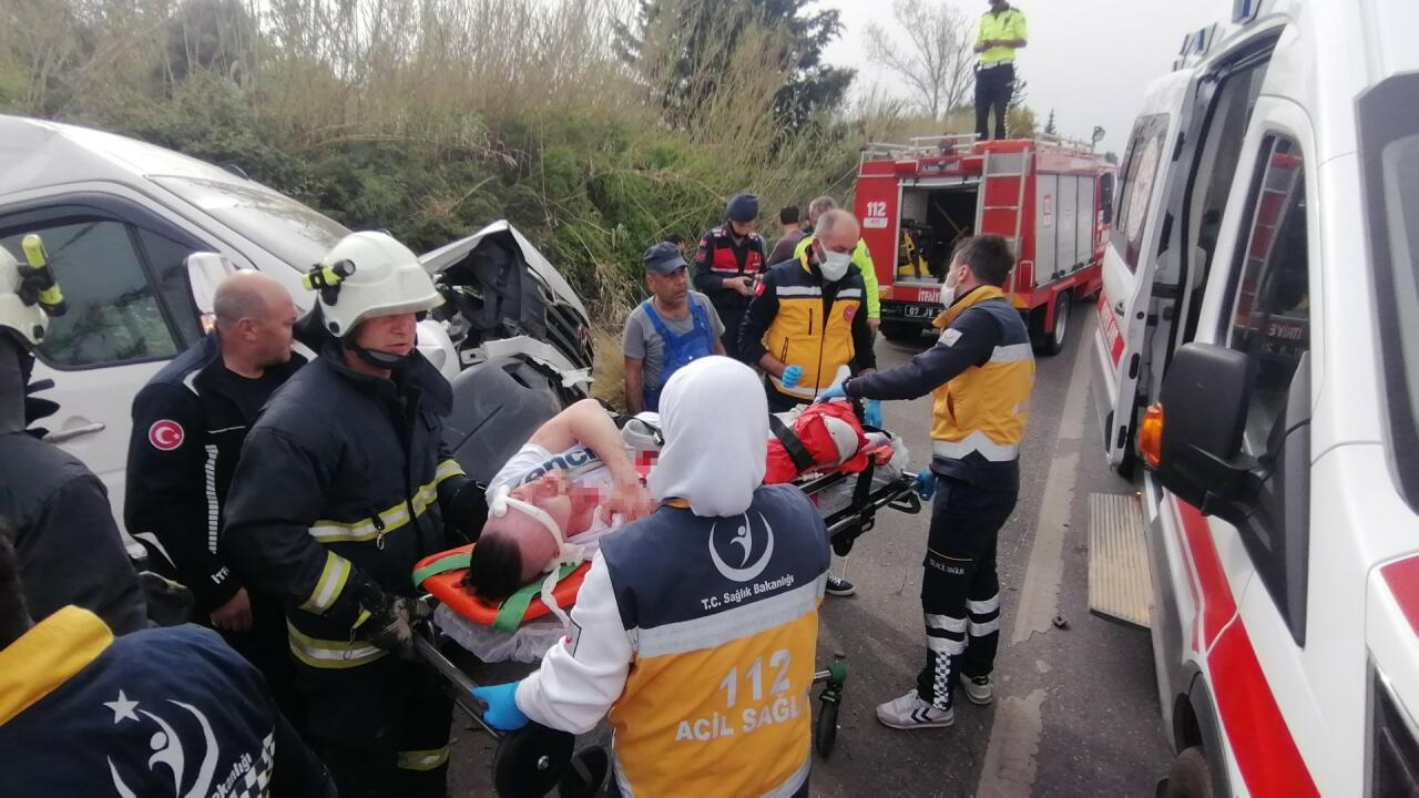 В Анталье перевернулся автобус с туристами
