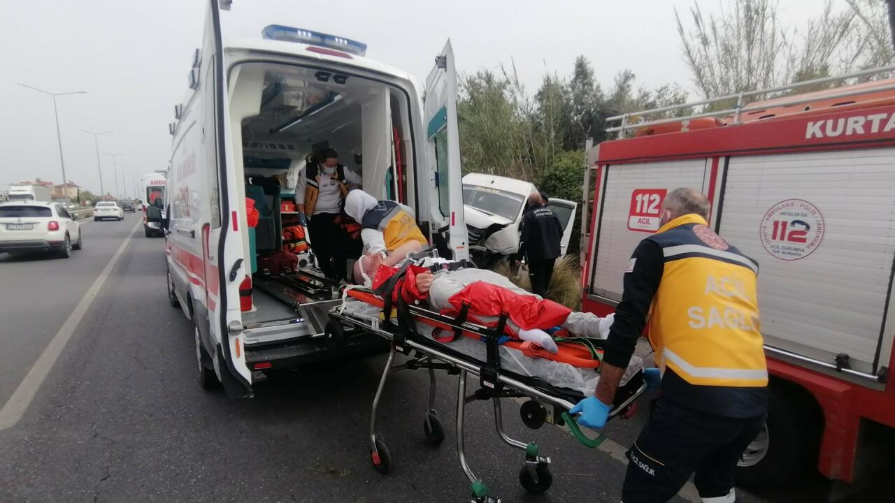 В Анталье перевернулся автобус с туристами