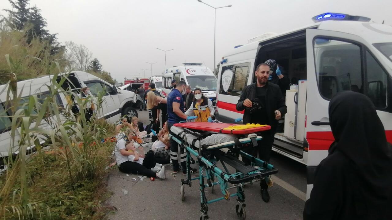 В Анталье перевернулся автобус с туристами