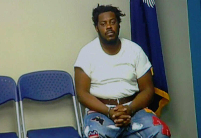 Испугавшийся мужчина выстрелил в актера в театре ужасов