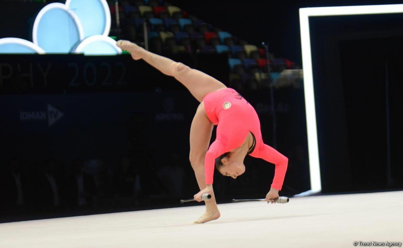 Арзу Джалилова и Зохра Агамирова представили программу с булавами на Кубке мира FIG в Баку